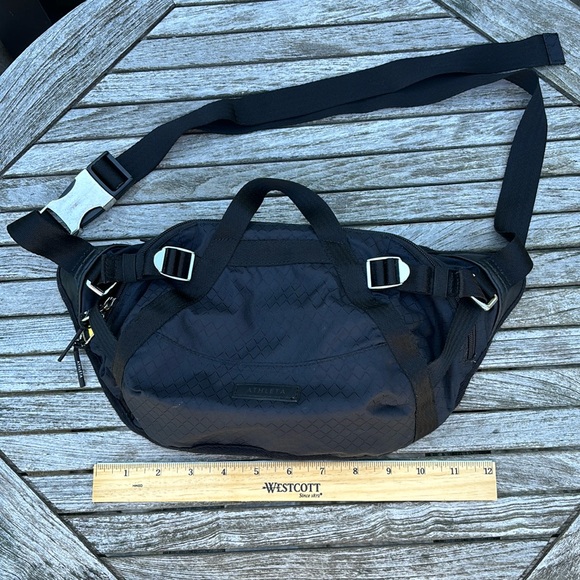 Athleta large Excursion belt bag - Picture 2 of 12